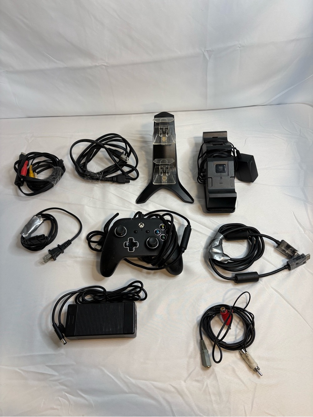 Tested Working Microsoft Xbox One Wired Controller + Charging Dock Bundle - Picture 1 of 5